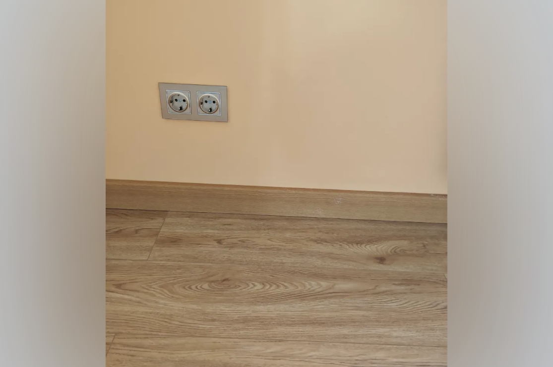 Плинтус Волшебная Палочка Самоцветы 81мм 2,0м 101