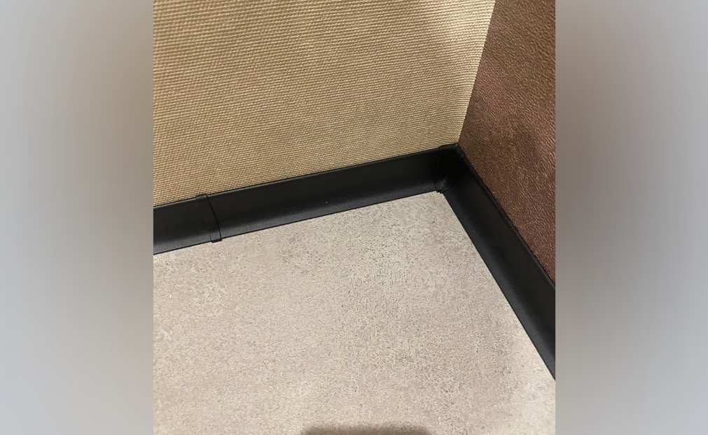 Плинтус алюминиевый Пл 80.2500.15к Черный