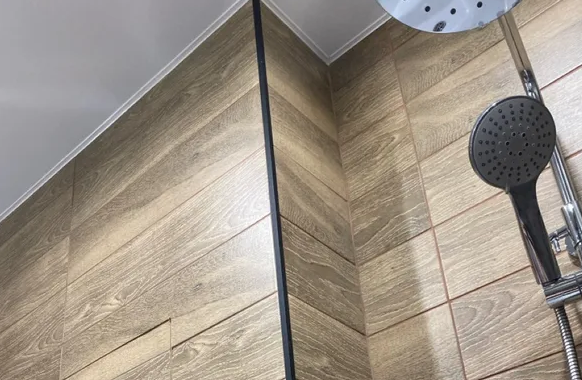 Угол декоративный 40х40 Уп 15-27.2700.515 Черный