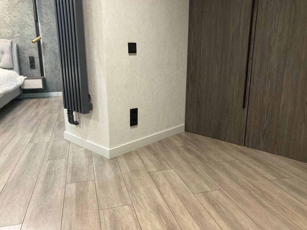 Плинтус Волшебная Палочка Самоцветы 81мм 2,0м. NCS 1500-N.Цвет 404