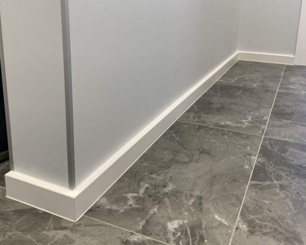 Плинтус ХДФ Dollken Cubu Flex Life 40мм х 11/13мм х 2,5 м 1013 (5012) Белый