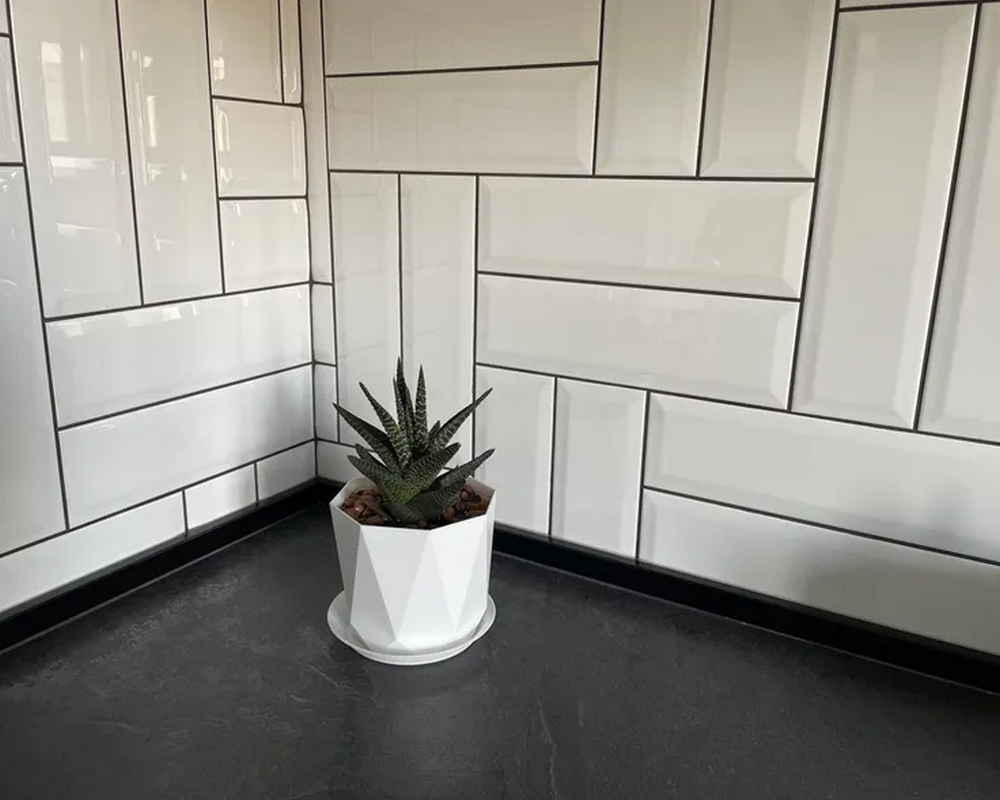 Плинтус для столешниц прямоугольный ПВХ Волшебная палочка 25*12мм 3м 0694 Мрамор марквина серый