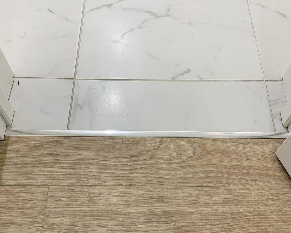 Профиль НЕПЛИНТУС UL25X6-01L 25х6х2000мм Серебро матовое