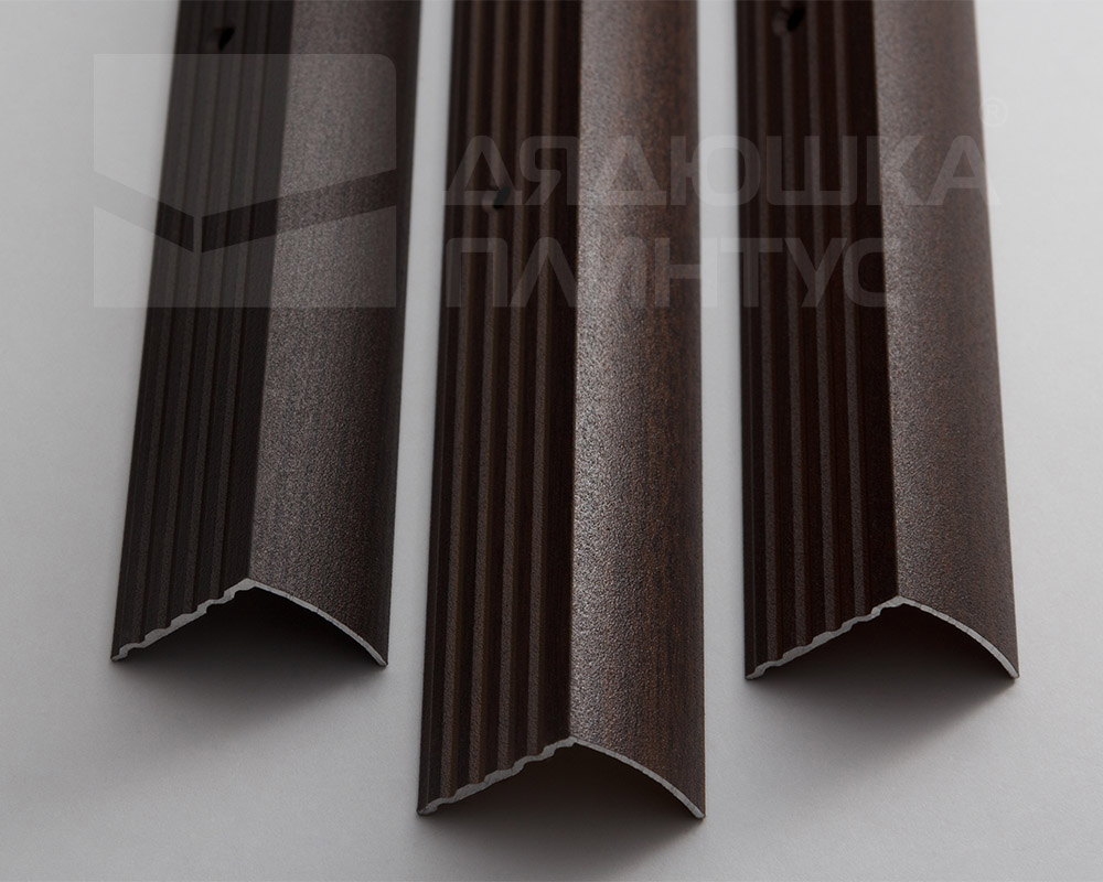 Порог угловой ПУ 04.900.03 Шоколад