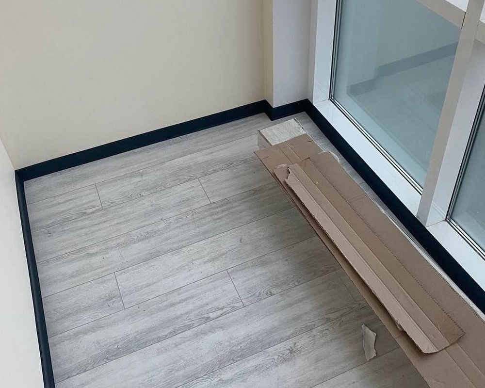 Плинтус ХДФ Dollken S100 100 мм х 2,575м 1001 Чёрный