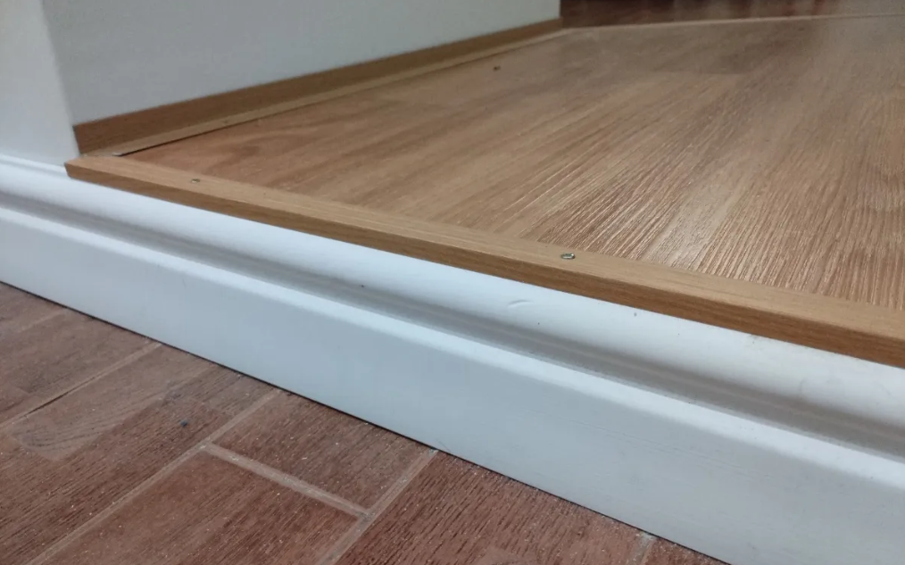 Порог угловой ПУ 01.900.16 Белый