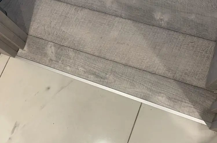 Профиль НЕПЛИНТУС UL25X6-01L 25х6х2000мм Серебро матовое