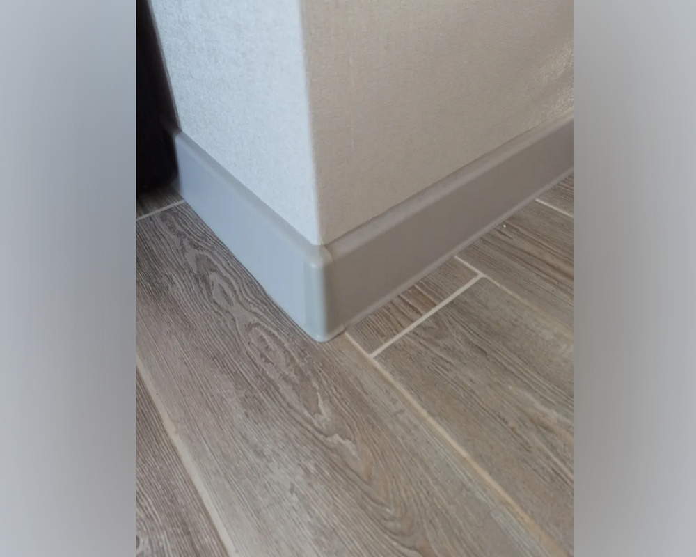 Плинтус ПВХ Волшебная палочка 70мм Home 2,2м 7028