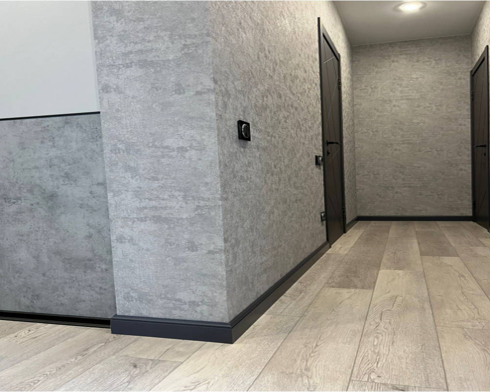 Плинтус из полистирола высокой плотности HI WOOD B80A 80мм х 12,5мм х 2,0м.