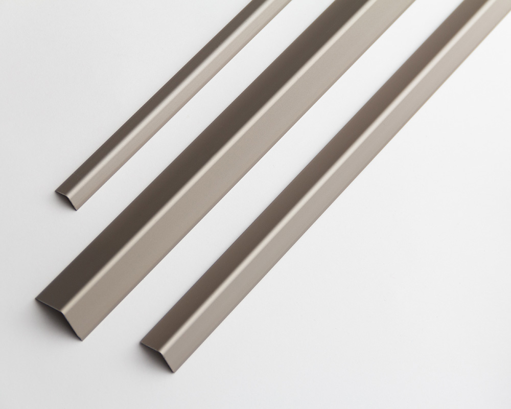 Угол наружный алюминиевый УО 18-27.2700.01л