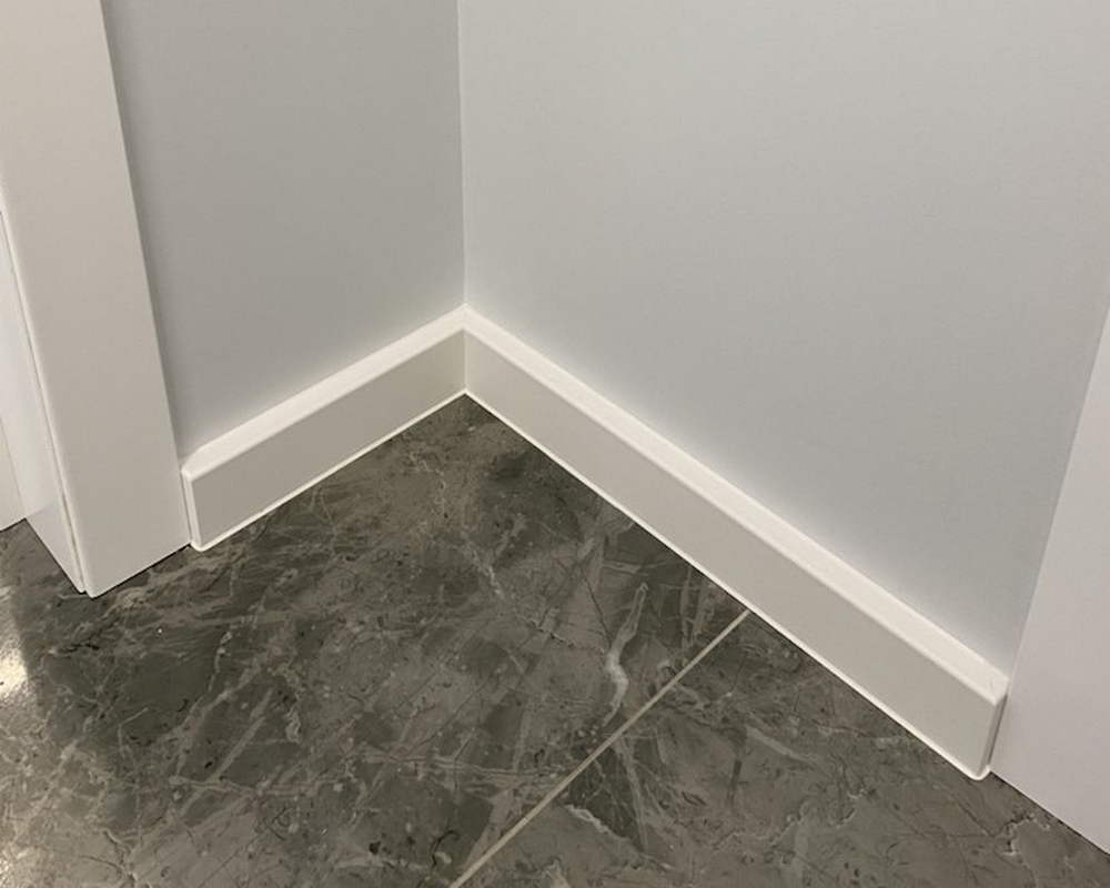 Плинтус ХДФ Dollken Cubu Flex Life 100 мм х 2,5 м 1013 (5012) Белый