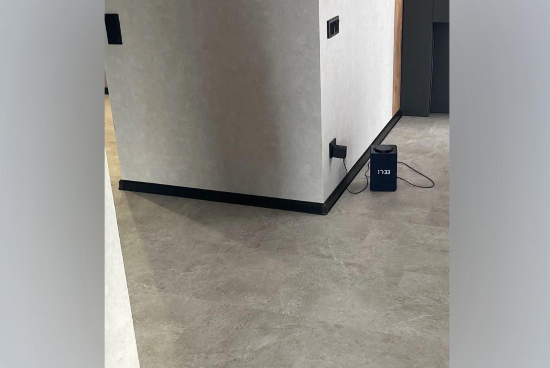 Плинтус ПВХ Идеал Классик 70мм 2,2м 303 Венге темный