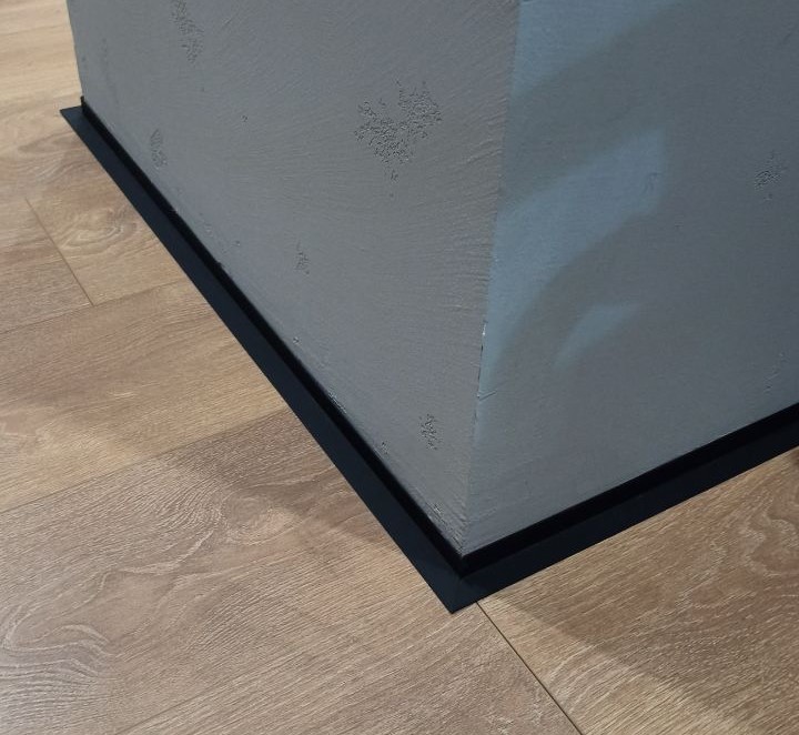 Микроплинтус SL16X25-03 16х25х1900мм Черный