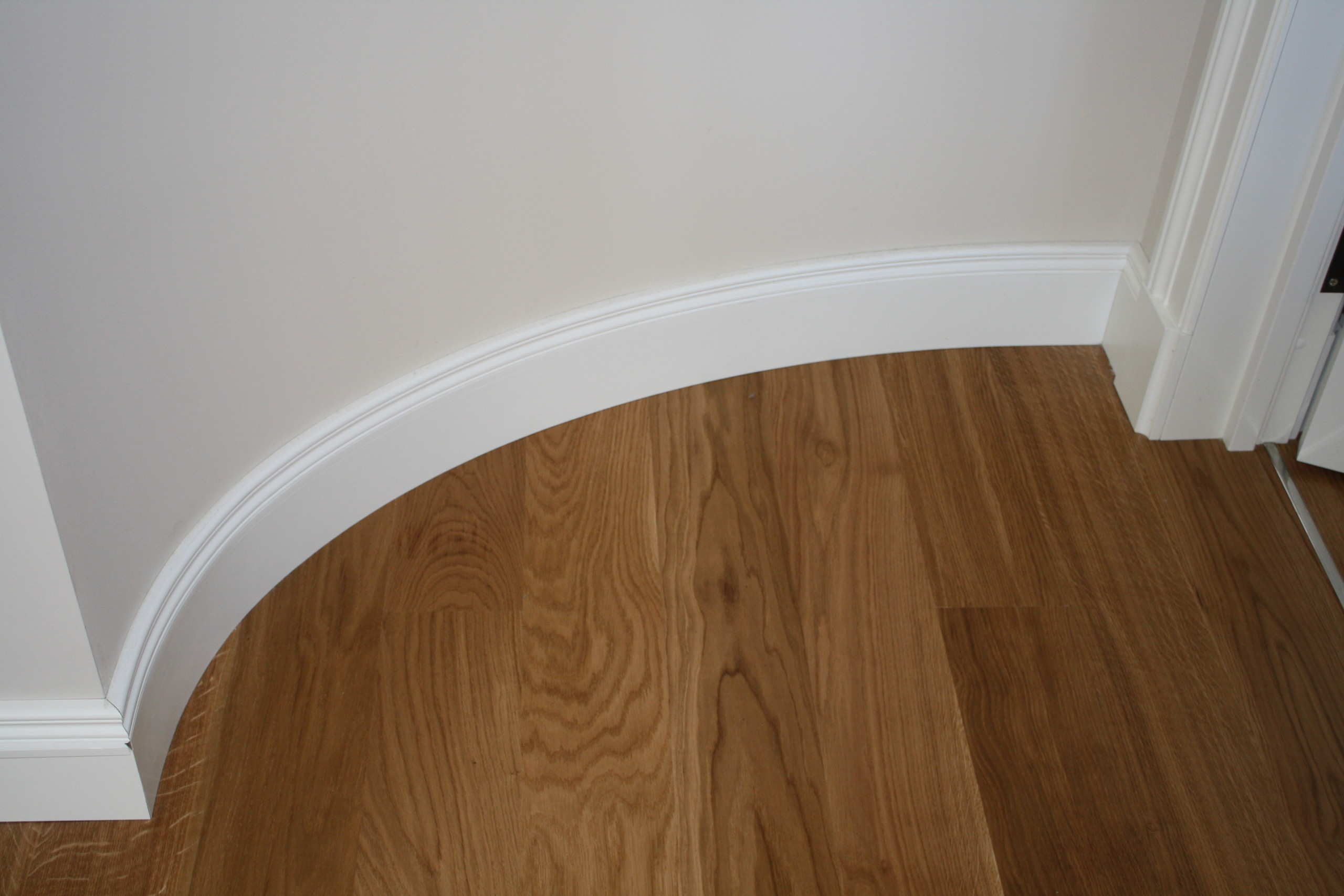 Плинтус из полистирола высокой плотности Волшебная Палочка 80*12*2000. MSPOL 102 Белый под покраску