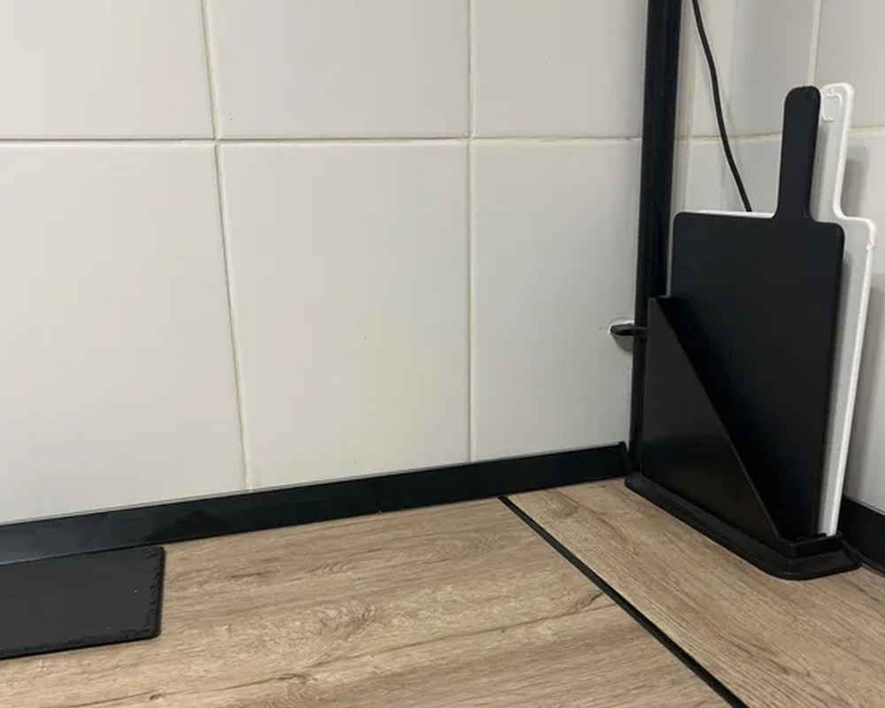 Плинтус для столешниц гладкий Алюминий 25*25мм 3,05м. Черный