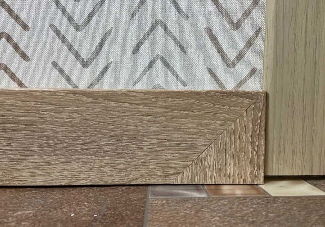 Плинтус МДФ Волшебная палочка. Гарден 60 мм. 219 Дуб темный