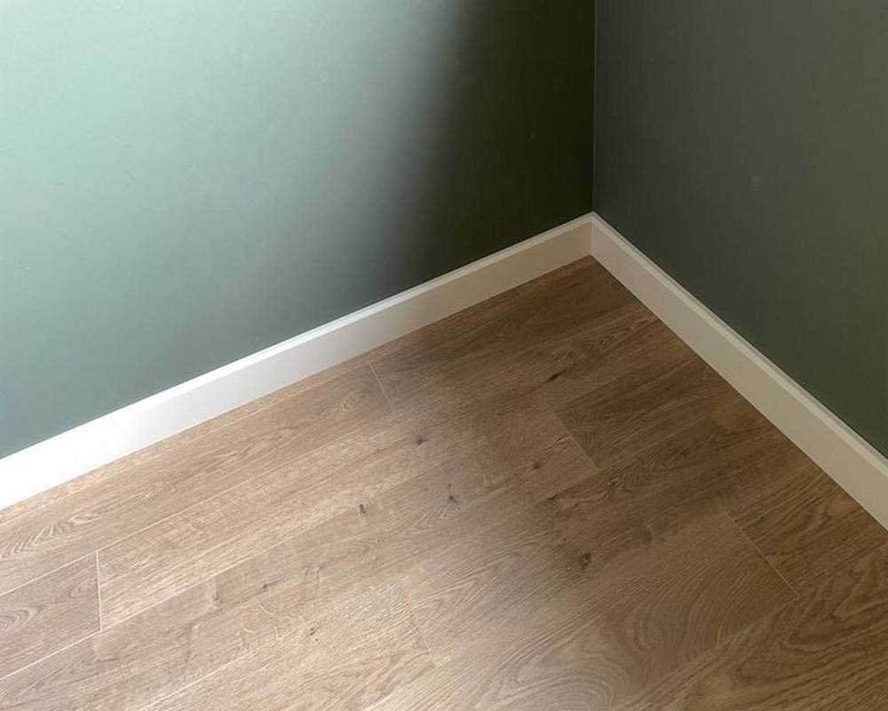 Плинтус NMC FT2 Wallstyl 58*13*2000. Окраска включена в стоимость