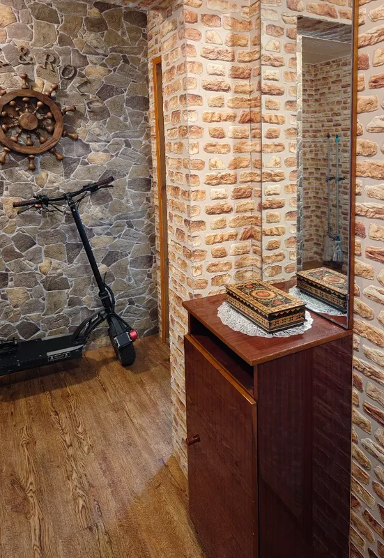 Панель ПВХ самоклеющаяся 473*470 мм 15шт/уп. Мергель глинистый. Цена указана за 3,3 м²