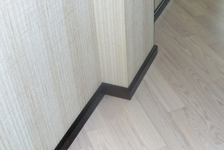 Плинтус МДФ Лука Пл 80МДФ.2400.Point line 24033 Черное дерево