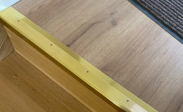 Порог угловой ПУ 02.2700.281 Сосна