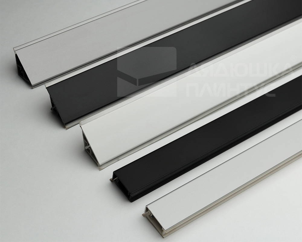 Плинтус для столешниц гладкий Алюминий 25*25мм 3,05м. Черный