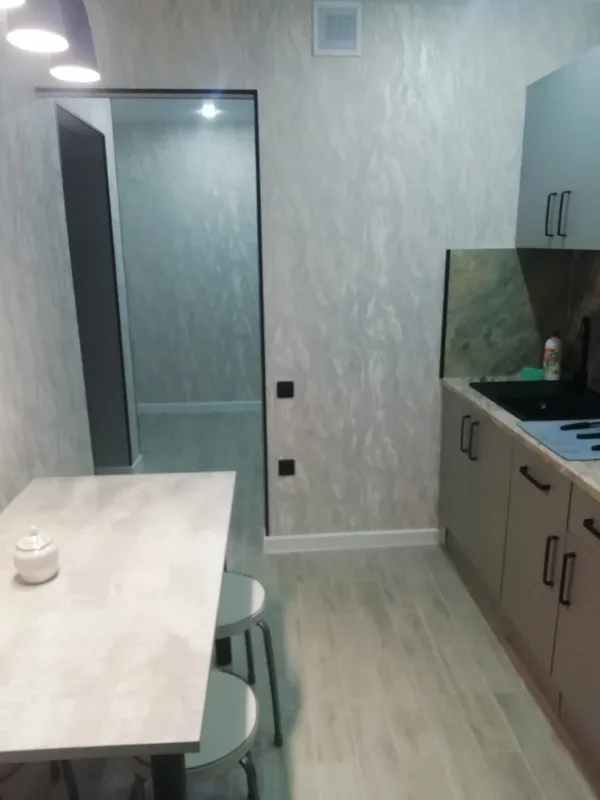 Угол декоративный 40х40 Уп 15-27.2700.515 Черный