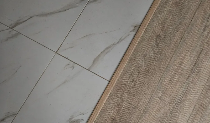 Алюминиевый  ламинированный профиль ПТ-40 (P26-05F-46P) дуб либерти 2,7 м