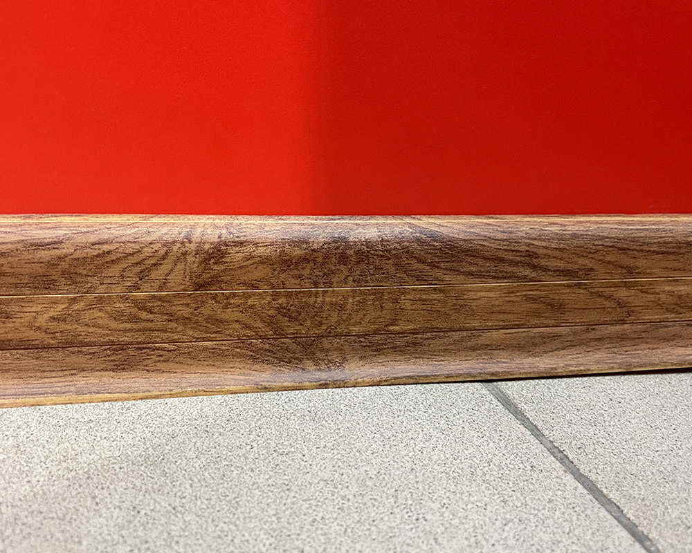 Плинтус ПВХ с кабель-каналом Рико Лео 143 Дуб луаре