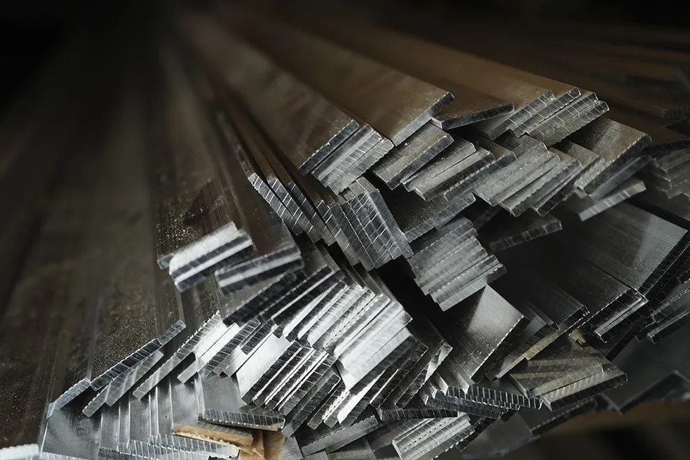 Штанга плоская 15 мм ШПл 06.2000.504л Бронза. Цена за 5 штук.