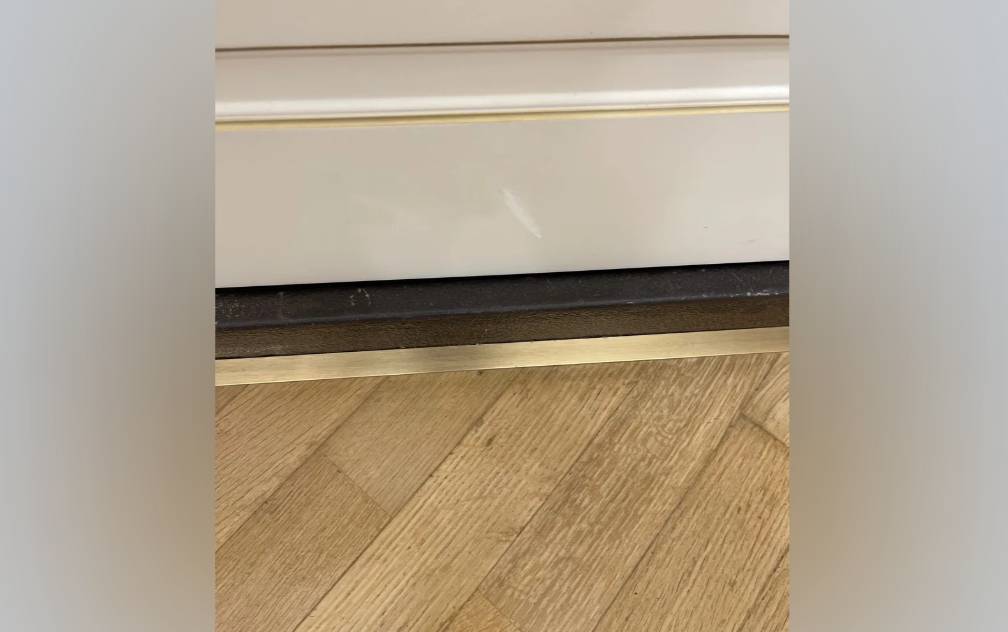 PVL73-03 Угол латунь Брашированная 15х15мм 2.7м