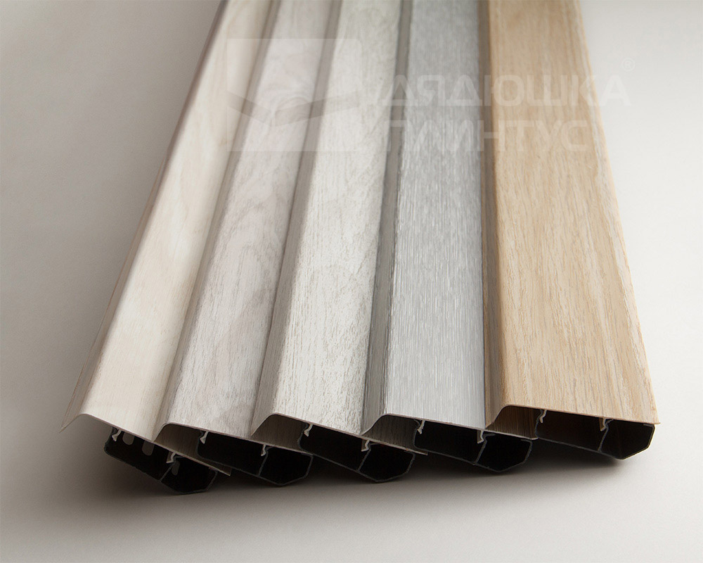 Плинтус ПВХ Волшебная палочка 70мм Home 2,2м 7008