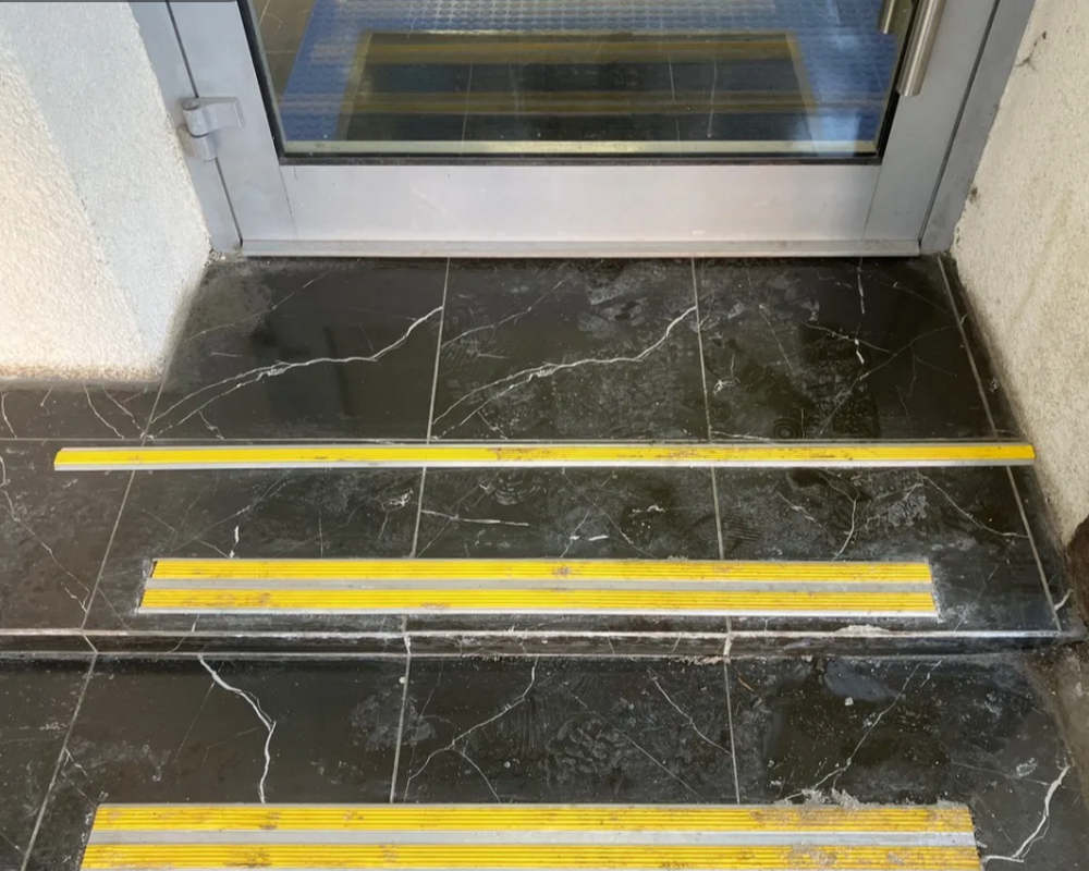 Порог одноуровневый ПС 08-1.2700.202л Золото анод