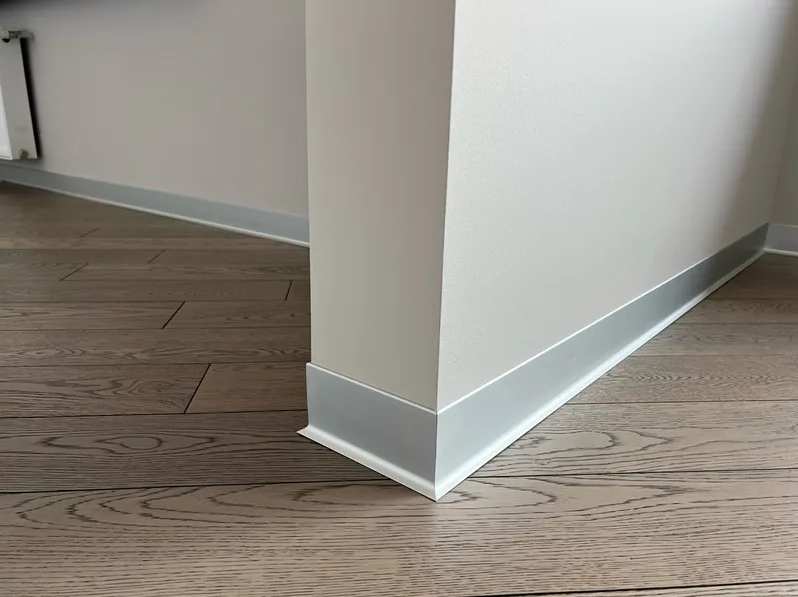 Плинтус алюминиевый Волшебная палочка 100 мм 3,0 м Серебро матовое