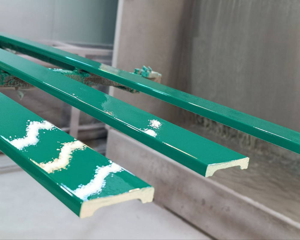 Плинтус СОЛИД 1 UHD 19/80С 80*15*2000. Окраска включена в стоимость