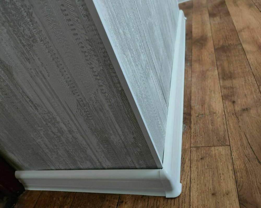 Плинтус ПВХ с кабель-каналом Рико Лео 110 Белый