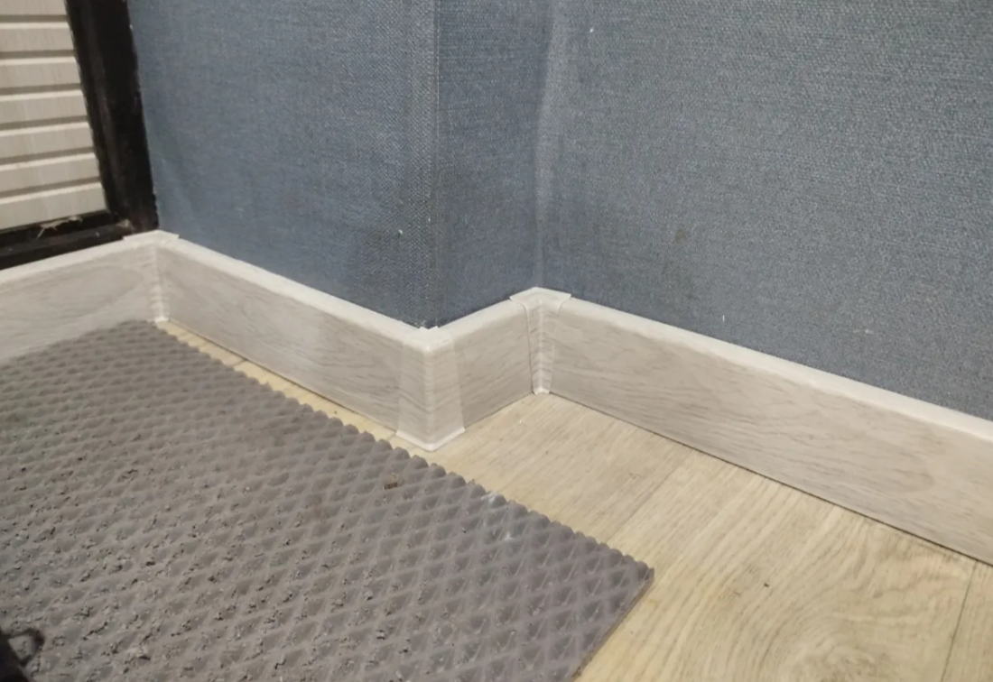 Плинтус ПВХ Волшебная палочка 70мм Home 2,2м 7031