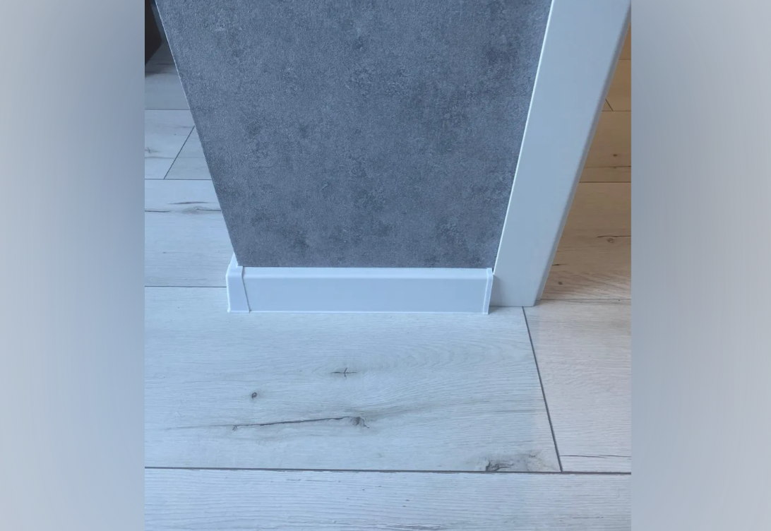 Плинтус ПВХ Salag Lima 72мм 2,5м. Белый Embossing