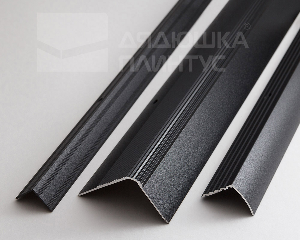 Порог угловой ПУ 04.900.15 Черный