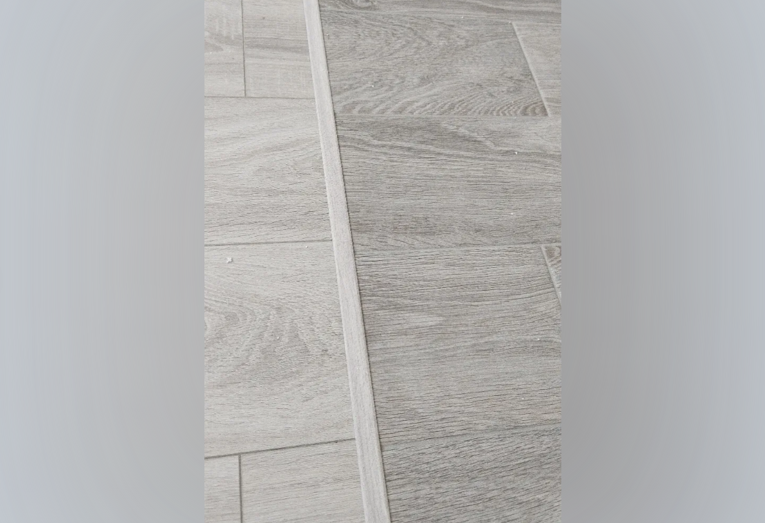 Т-образный порог MAGIC STICK. 20 мм 0,9 м Ясень серый