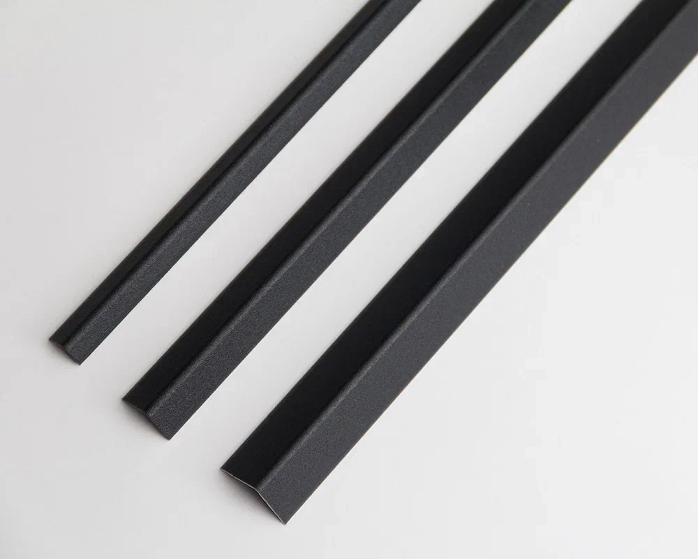 Угол декоративный 40х40 Уп 15-27.2700.515 Черный