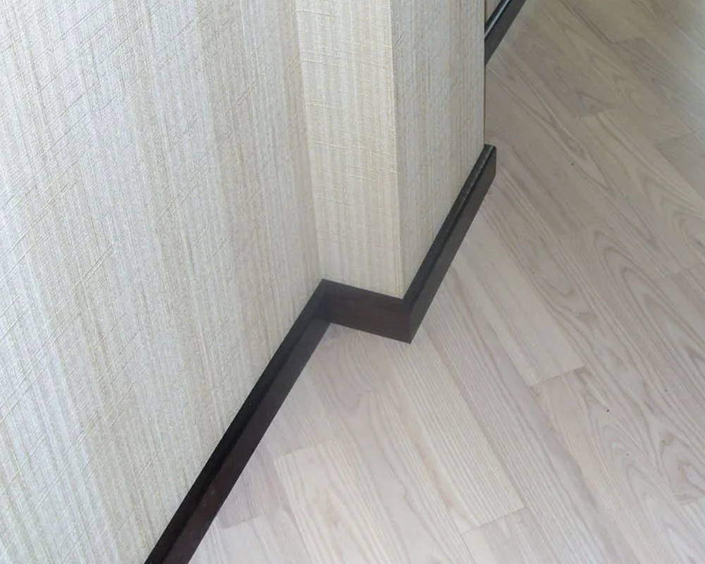 Плинтус напольный Salag Alpha 100 Черный 2,4м