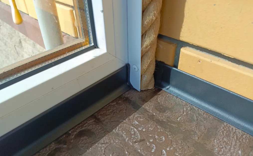 Алюминиевый плинтус AKBD40-SBL 2,5м Муар черный