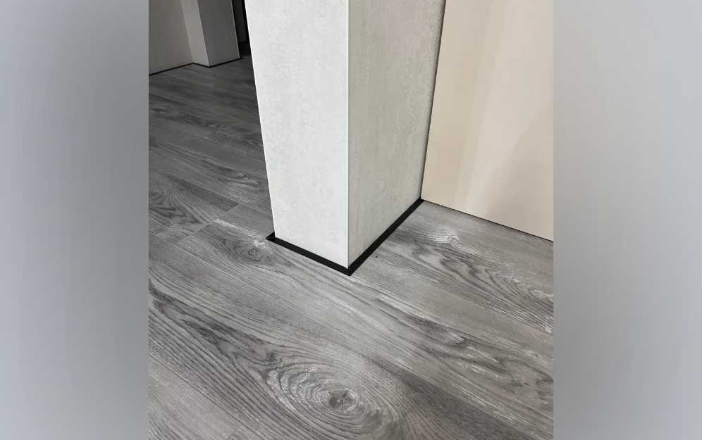 Микроплинтус AL16X5-03 16х6х2000мм Чёрный