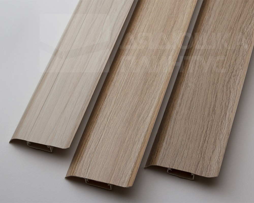 Плинтус ПВХ Идеал Классик 70мм 2,2м 206 Дуб коньячный