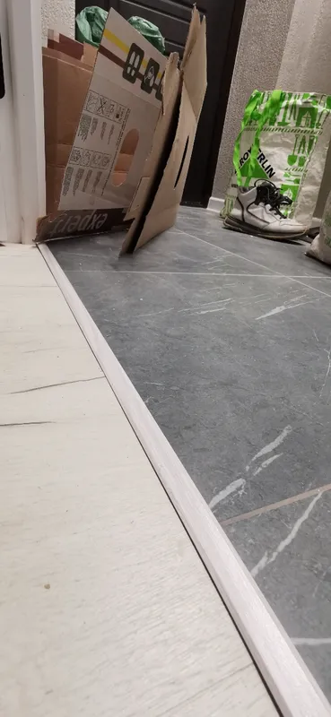 Алюминиевый  профиль ПТ-18 (92481PF7)  белый муар 2,7 м.