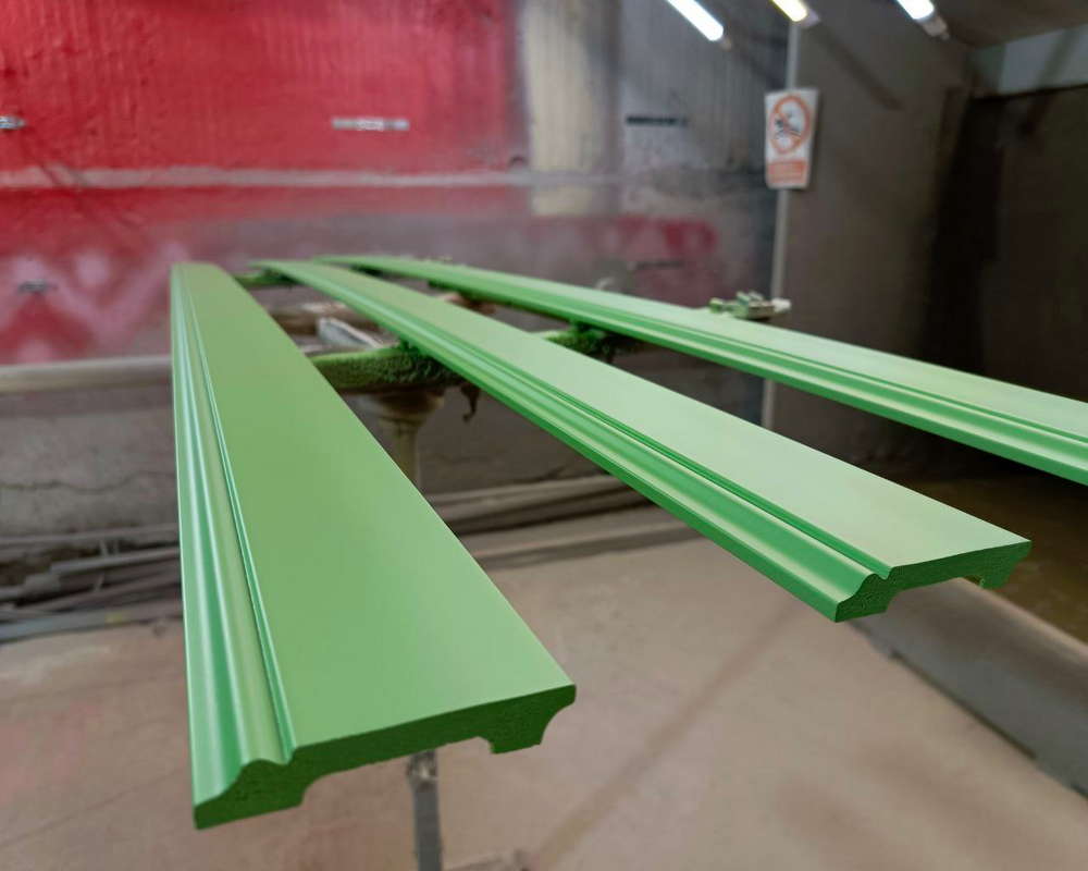 Плинтус СОЛИД 1 UHD 06/105C 105*14*2000. Окраска включена в стоимость