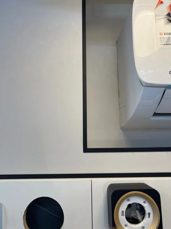 Угол наружный алюминиевый УО 18-27.2700.056