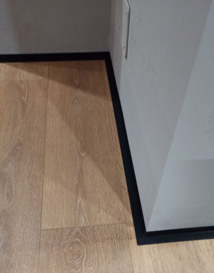 Микроплинтус SL16X25-03 16х25х1900мм Черный