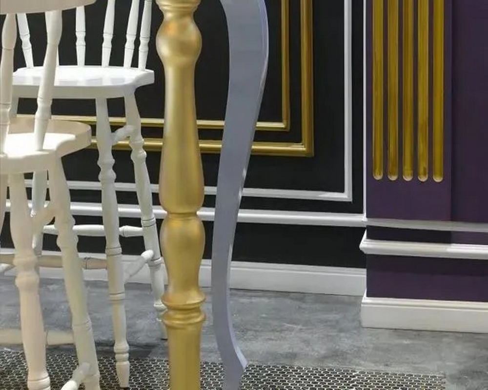 Гибкий плинтус из полиуретана. Белый под покраску