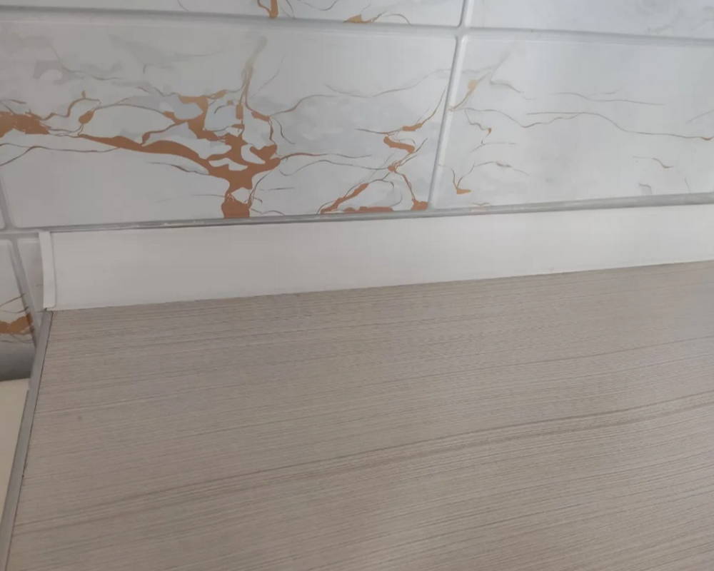 Плинтус для столешниц ПВХ ИДЕАЛ 25*25 3,0м 001 Белый